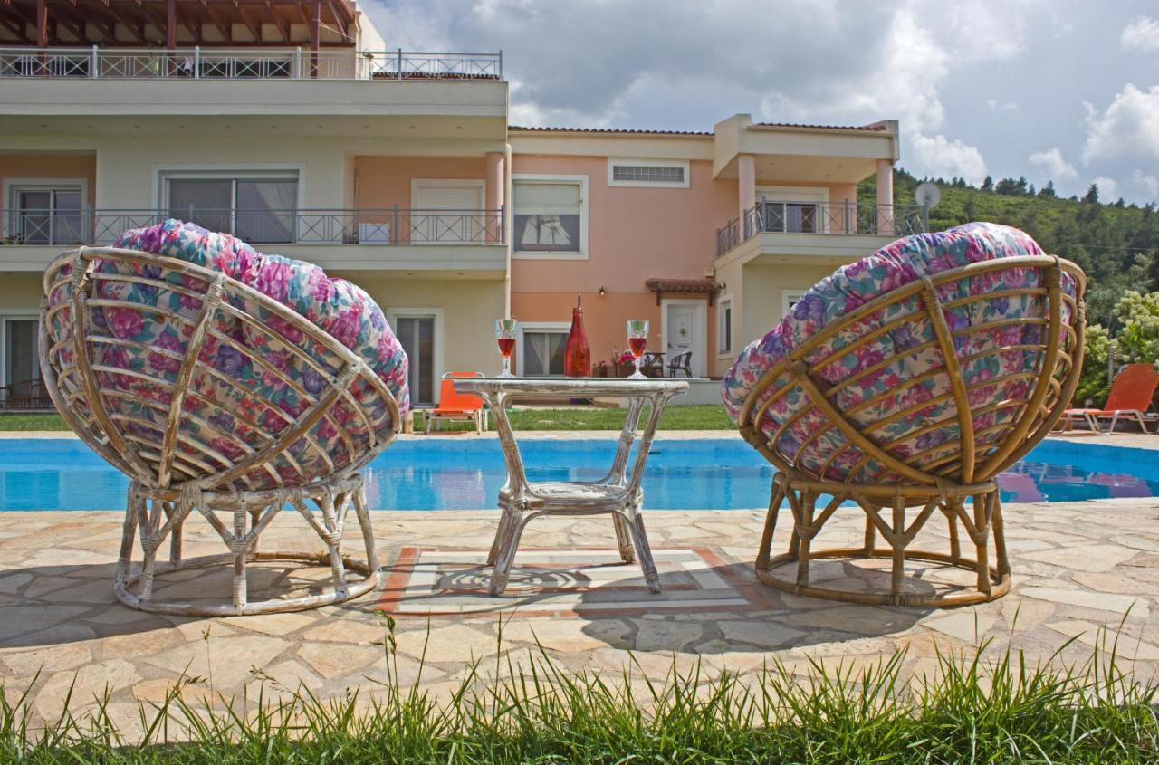 Brina'S Luxury Apartments Agioi Apostoloi  ภายนอก รูปภาพ